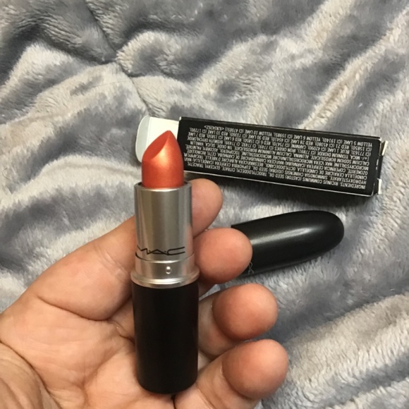 Mac frost lipstick bnib, coral reddish colour - Picture 8 of 8